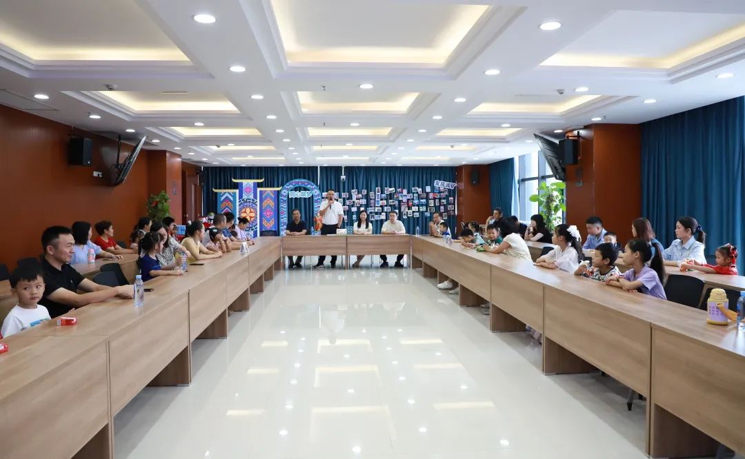 南寧礦業(yè)集團舉辦“同心筑夢·家風潤礦·書香致遠”主題活動